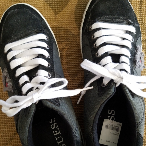 guess mens lace up shoes